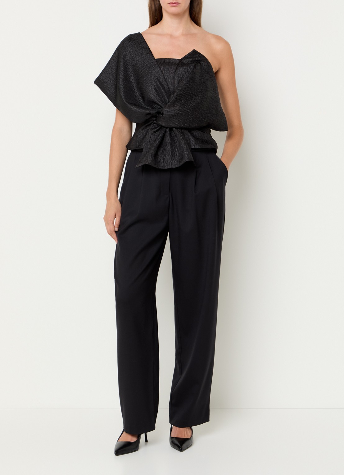 by-bar Jula on shoulder top met geknoopt detail en structuur - voorkant 4 zwart