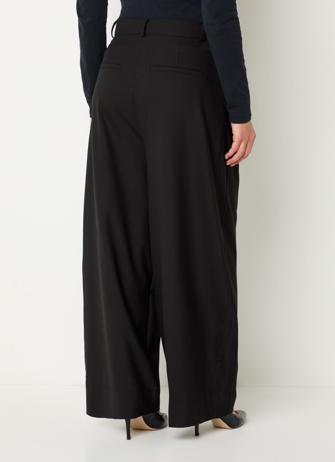 by-bar Jule mid waist wide fit pantalon met steekzakken - achterkant zwart