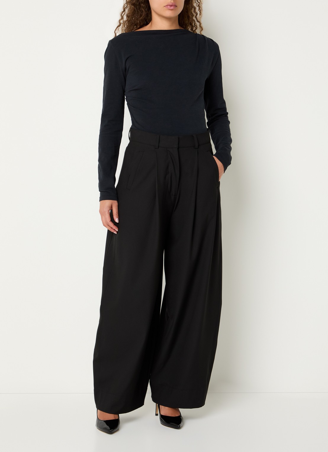 by-bar Jule mid waist wide fit pantalon met steekzakken - voorkant 4 zwart