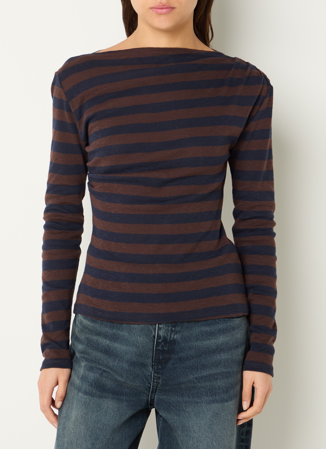 by-bar Leya top met boothals - detail 3 donkerbruin