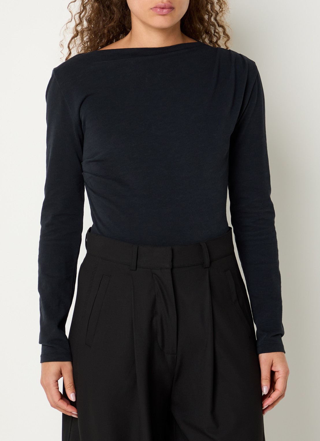 by-bar Leya top met boothals - detail 3 zwart