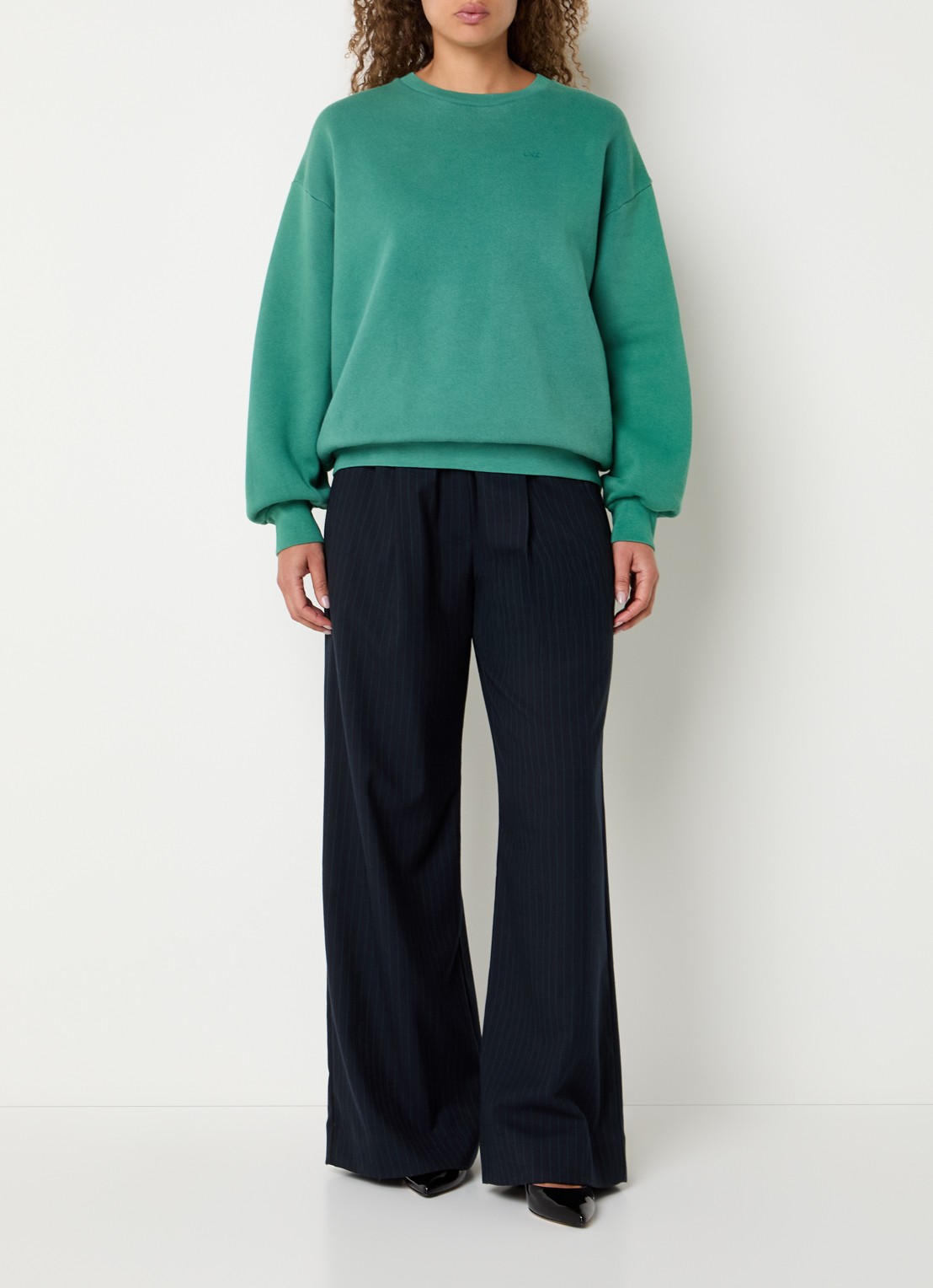 by-bar Lill sweater met logo en ronde hals - voorkant 3 turquoise