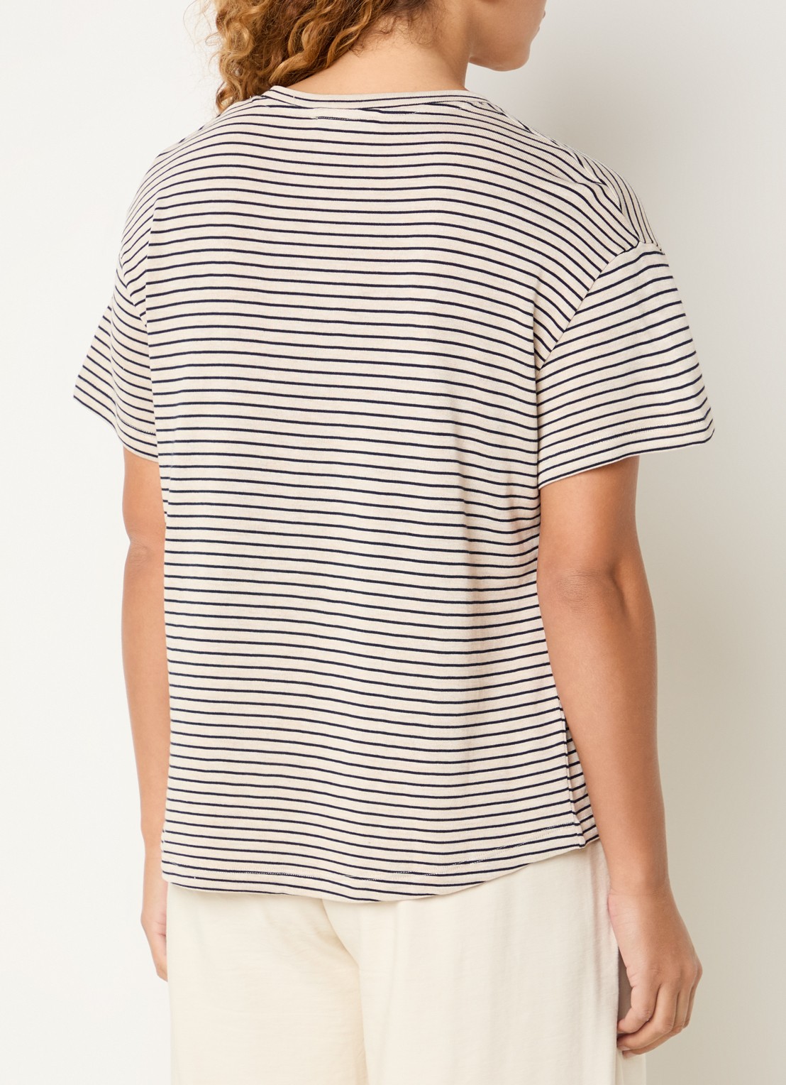 by-bar Mace T-shirt met streepprint - achterkant 3 gebroken wit