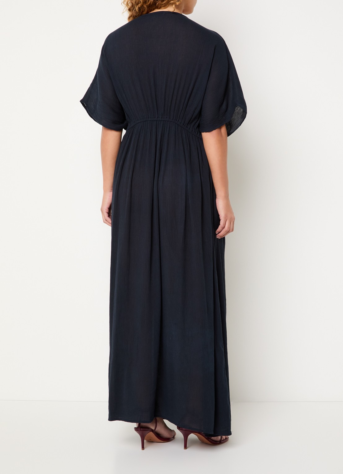 by-bar Maxi jurk met strikceintuur en V-hals - achterkant 4 donkerblauw