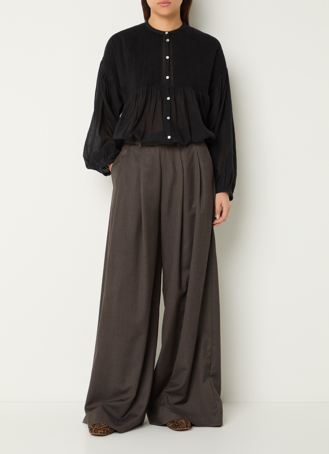 by-bar Mine semi-transparante blouse met ballonmouw - voorkant 4 zwart