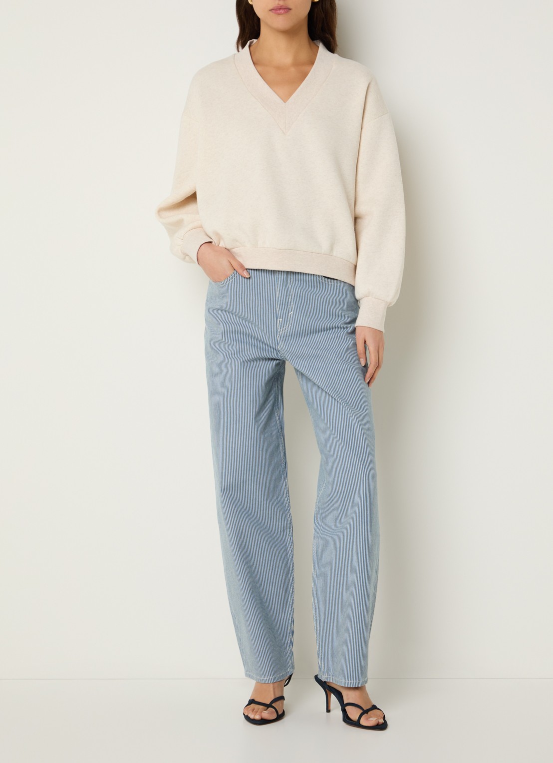 by-bar Momo sweater met V-hals - voorkant 2 creme