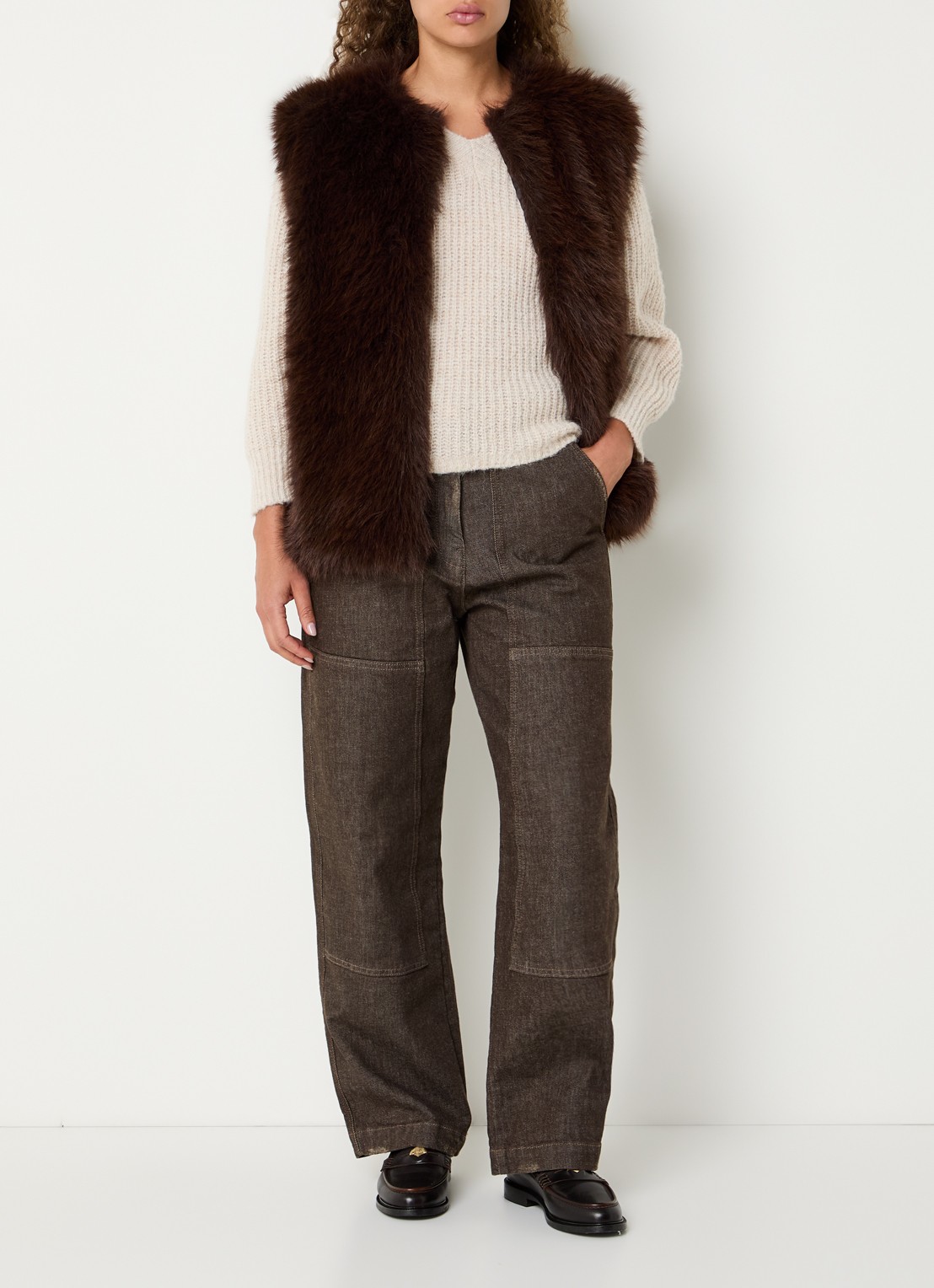 by-bar Mona gilet van imitatiebont met ronde hals - voorkant 3 donkerbruin