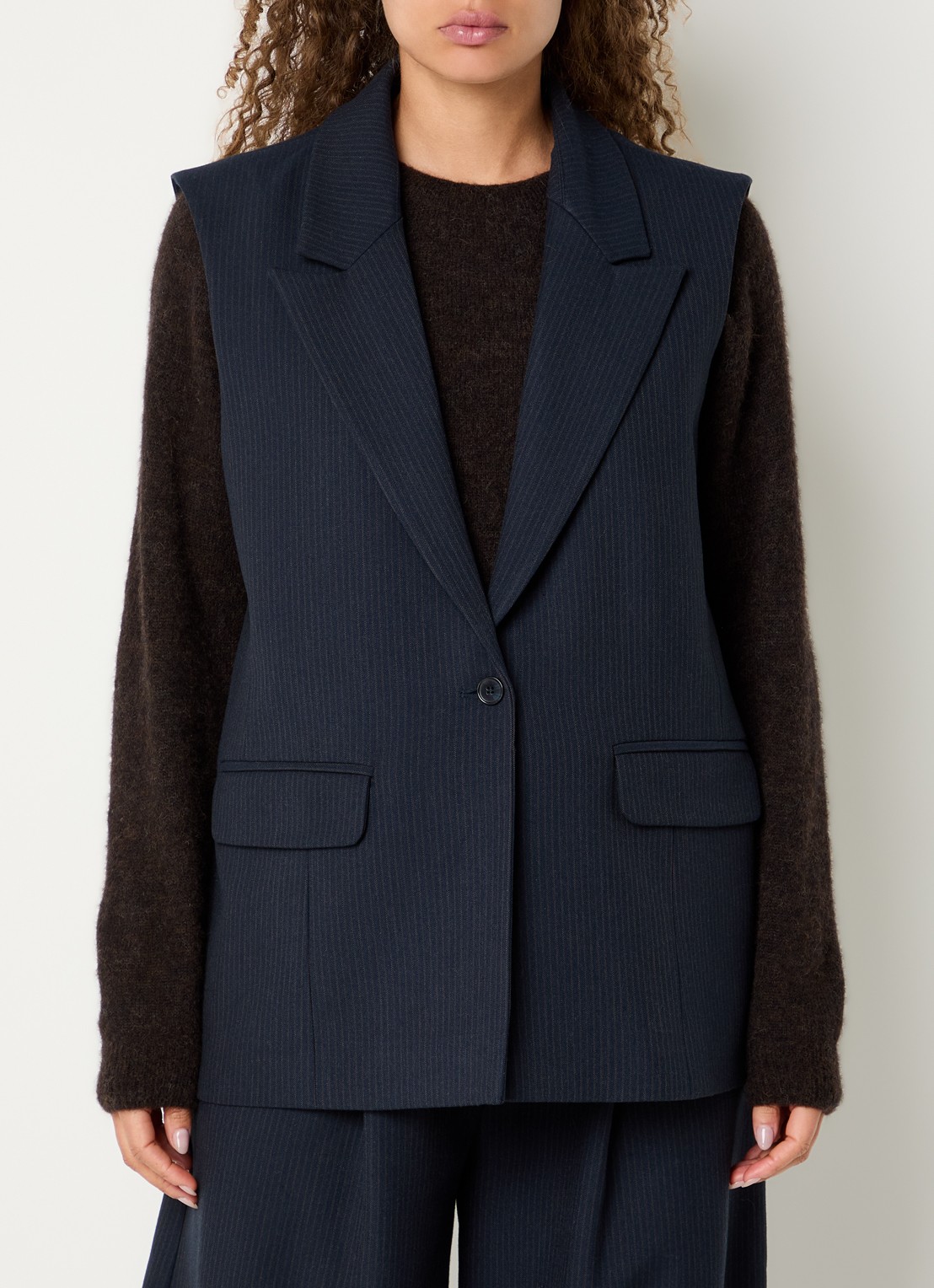 by-bar Nes gilet met klepzakken - detail donkerblauw