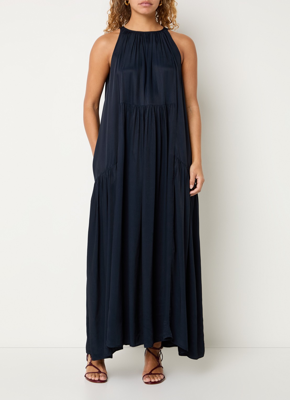 by-bar Peggy maxi jurk met steekzakken - detail donkerblauw