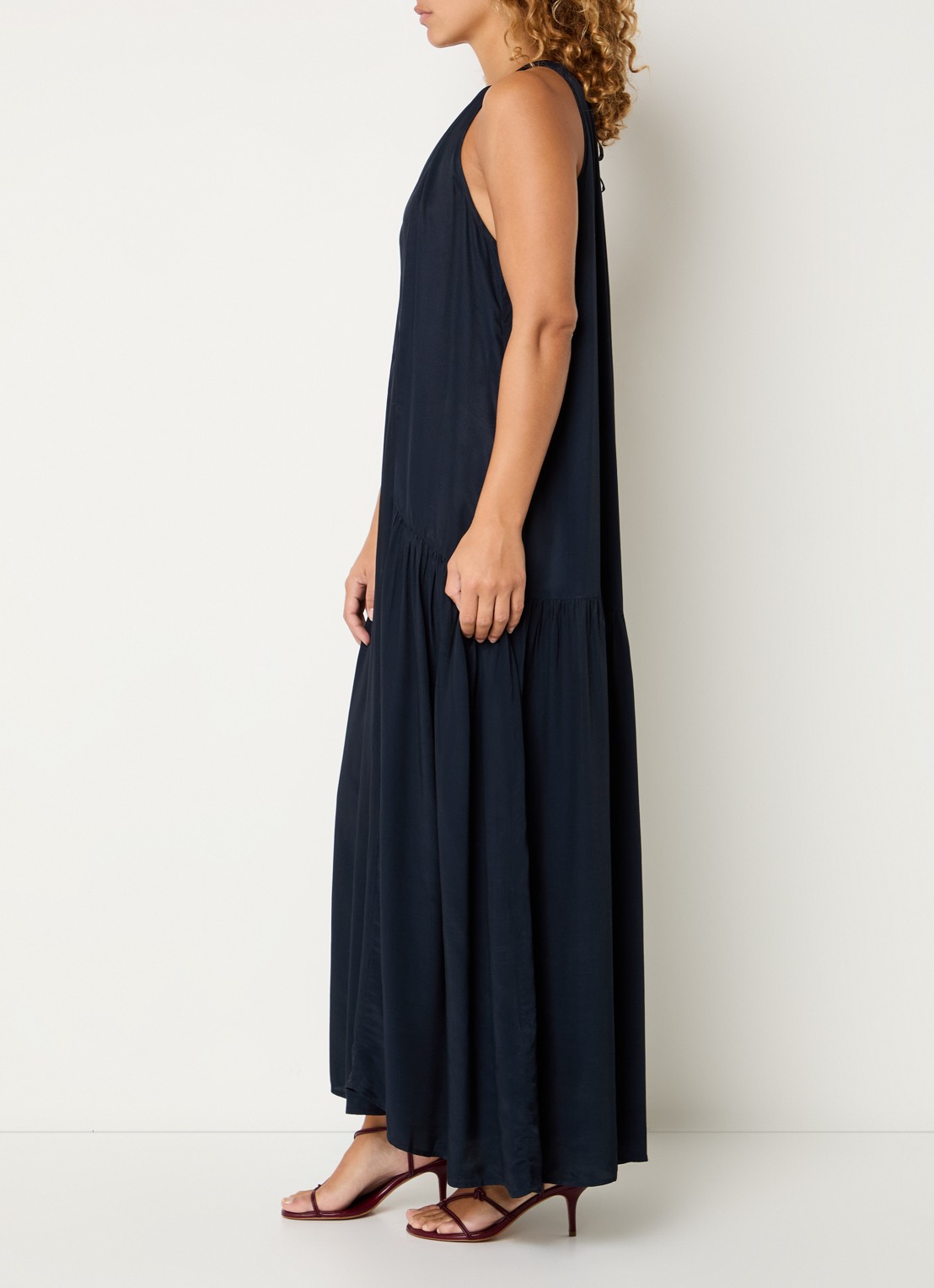 by-bar Peggy maxi jurk met steekzakken - voorkant 3 donkerblauw
