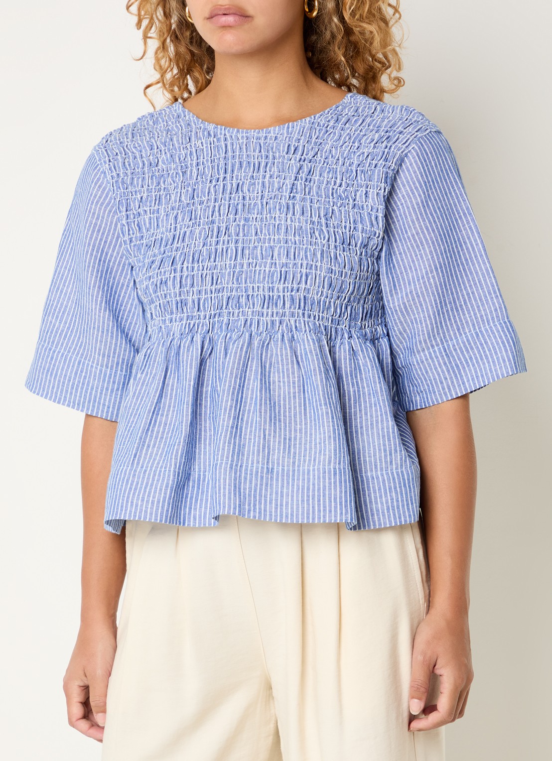 by-bar Runa tuniek met smockwerk en streepprint - detail 2 lichtblauw