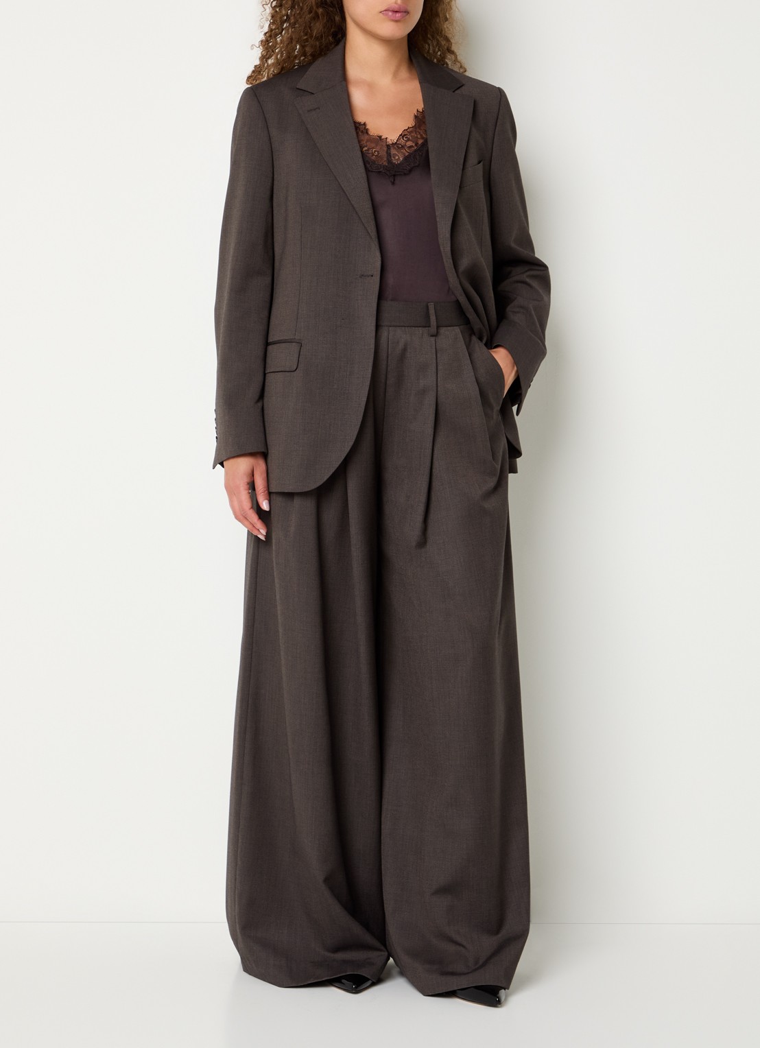 by-bar Sef high waist wide fit pantalon met steekzakken - voorkant 4 donkerbruin
