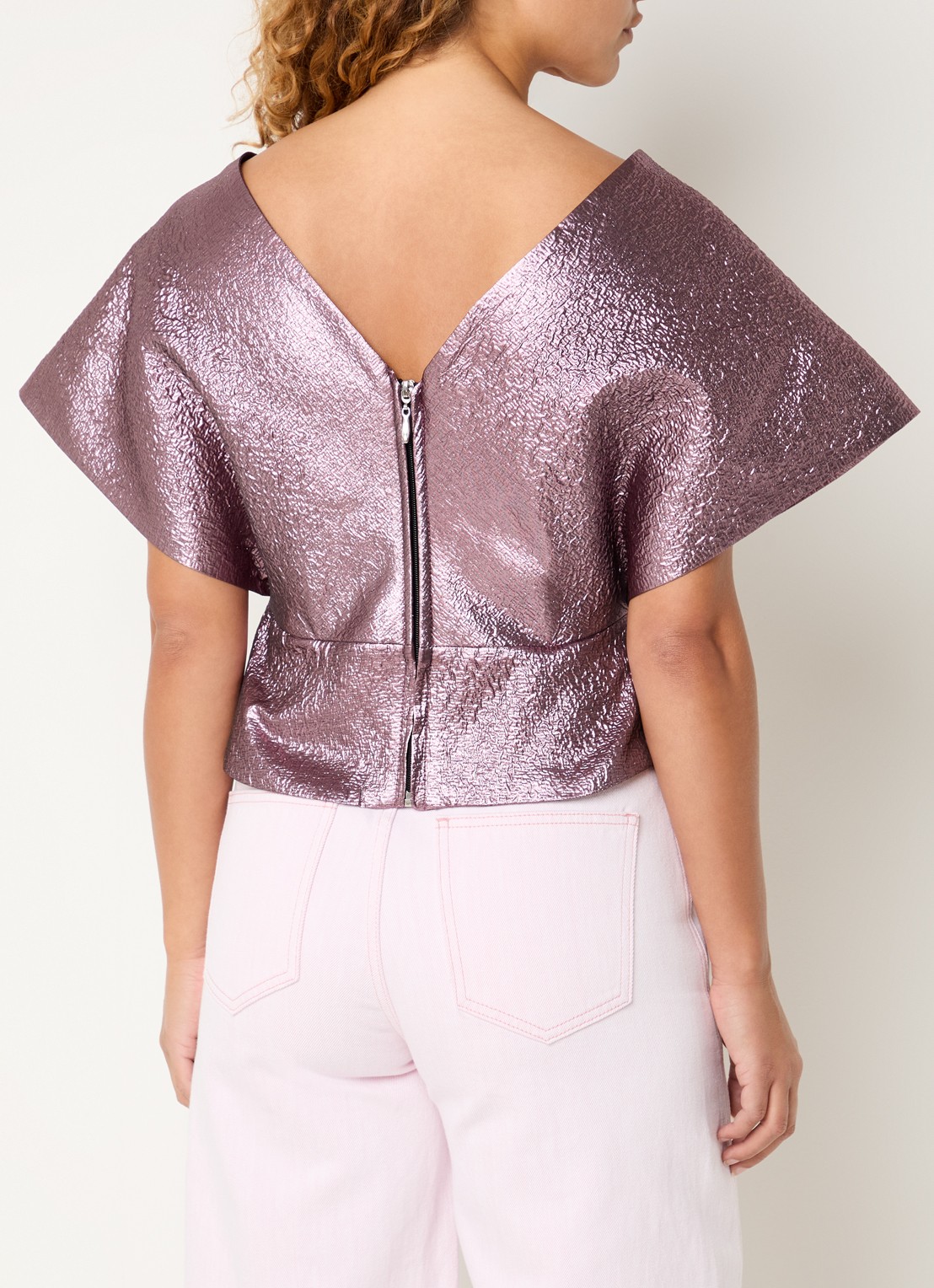 by-bar Simone top met metallic finish - achterkant 2 roze
