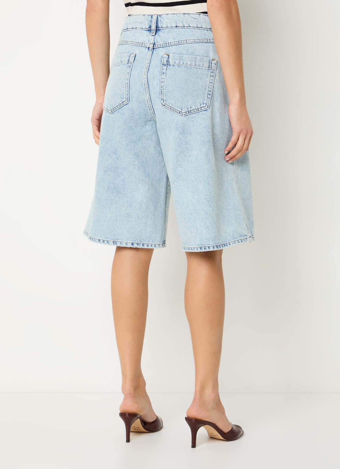 by-bar Soho high waist wide fit korte broek van denim - achterkant indigo