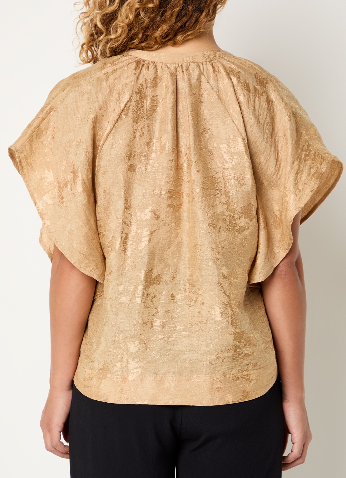 by-bar Vina tuniek met jacquard dessin en V-hals - achterkant camel