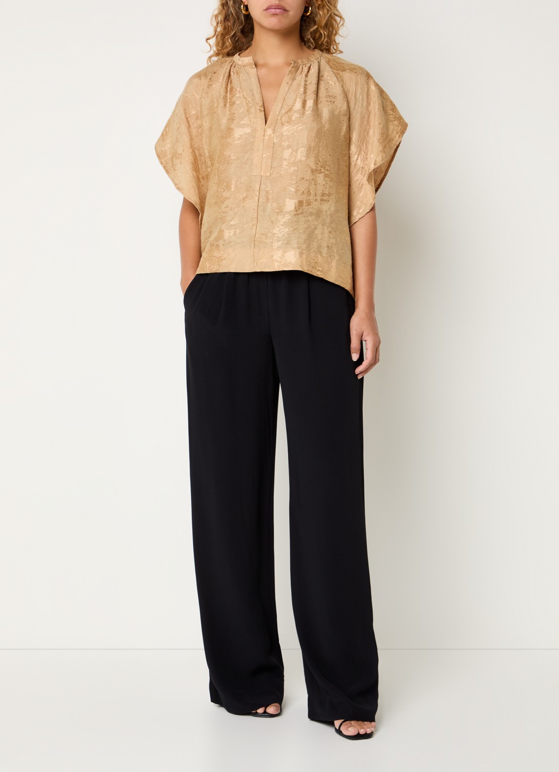 by-bar Vina tuniek met jacquard dessin en V-hals - voorkant 3 camel