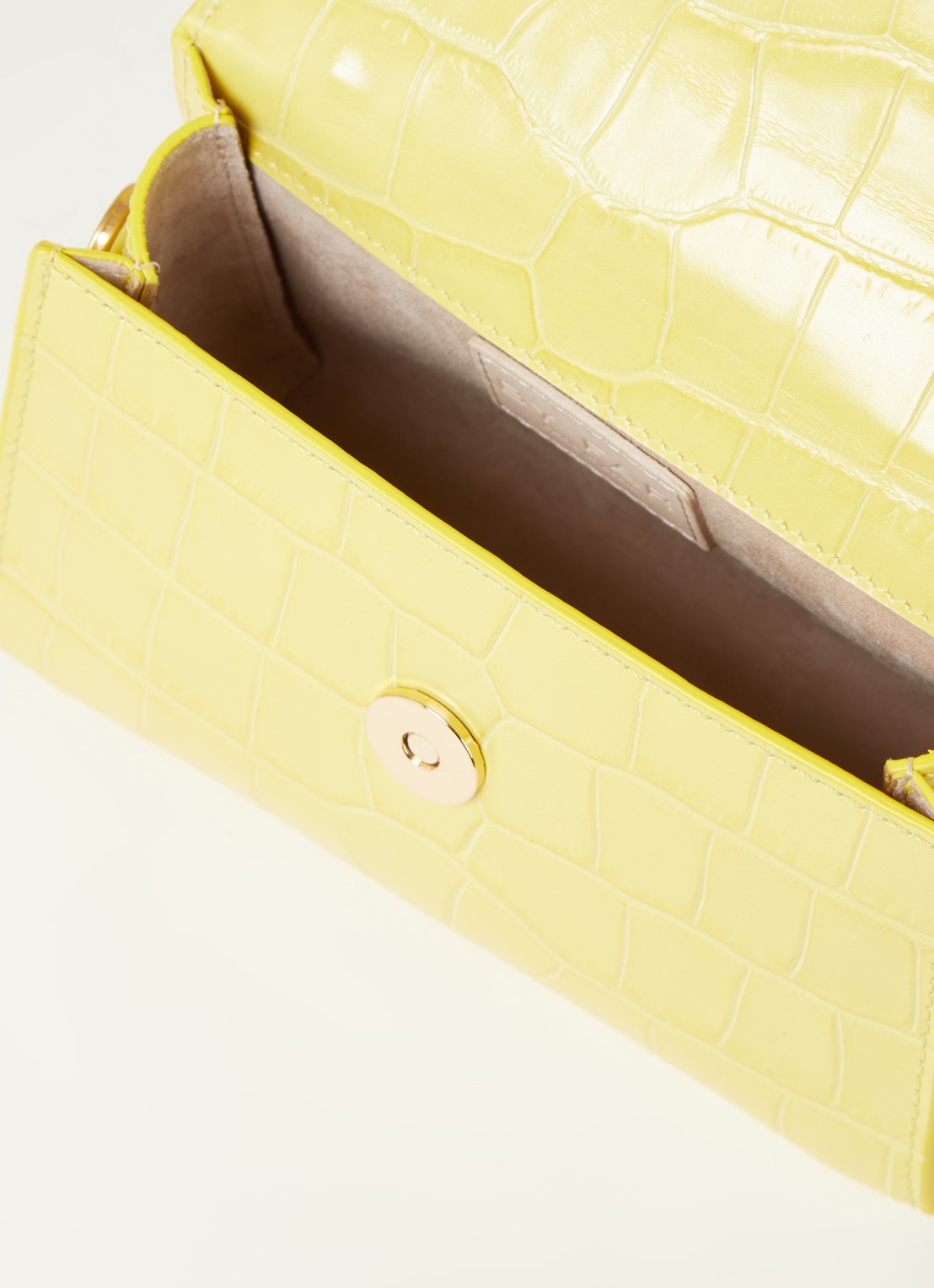 BY FAR Handtas van leer met crocostructuur - detail 2 geel
