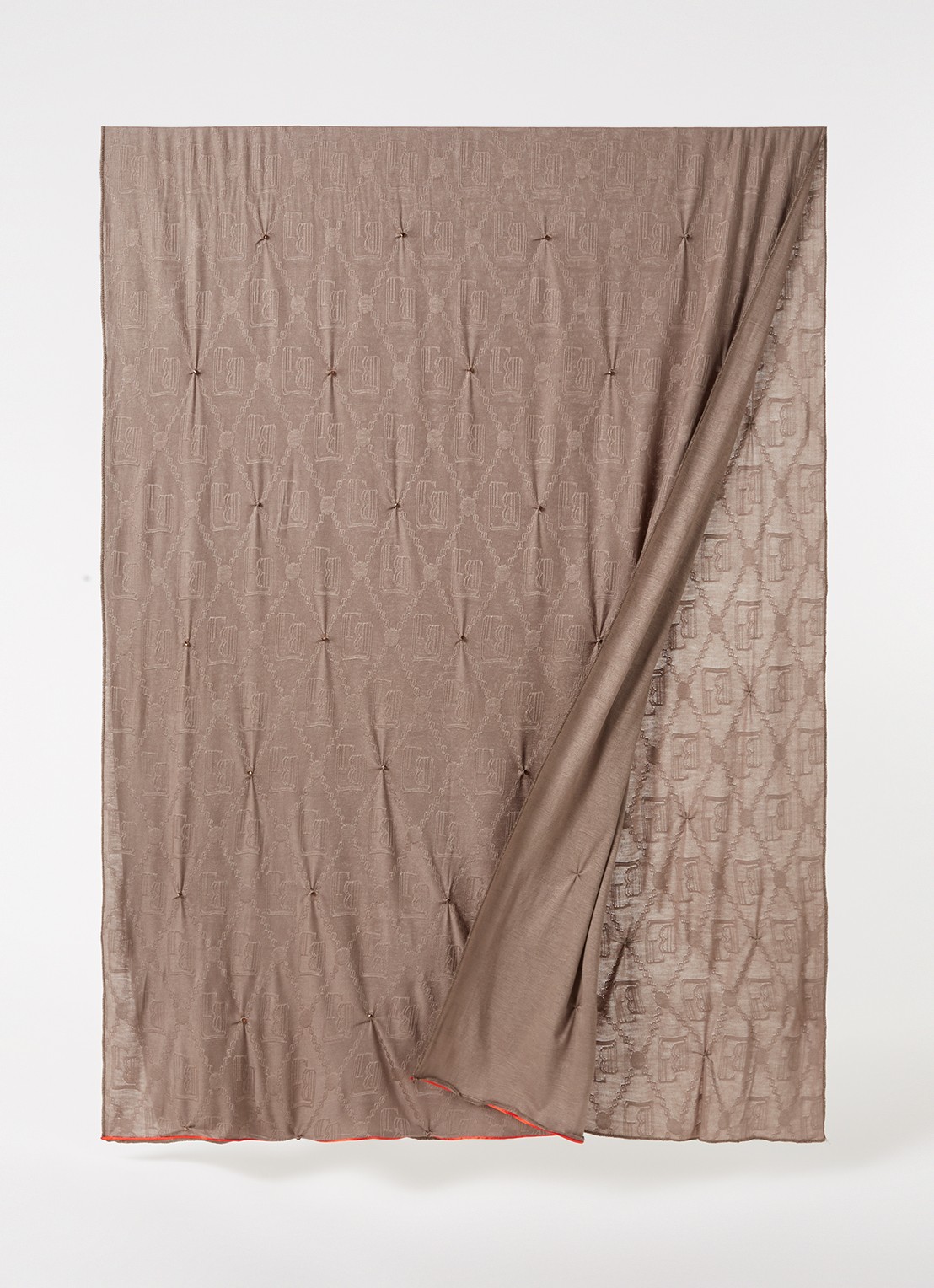 BYLIMA Enchante sjaal met logoprint en strass 190 x 75 cm - detail donkerbeige