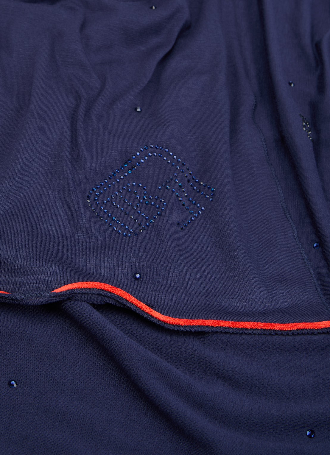 BYLIMA Initials sjaal met strass 180 x 75 cm - detail 2 dark blue / blauw