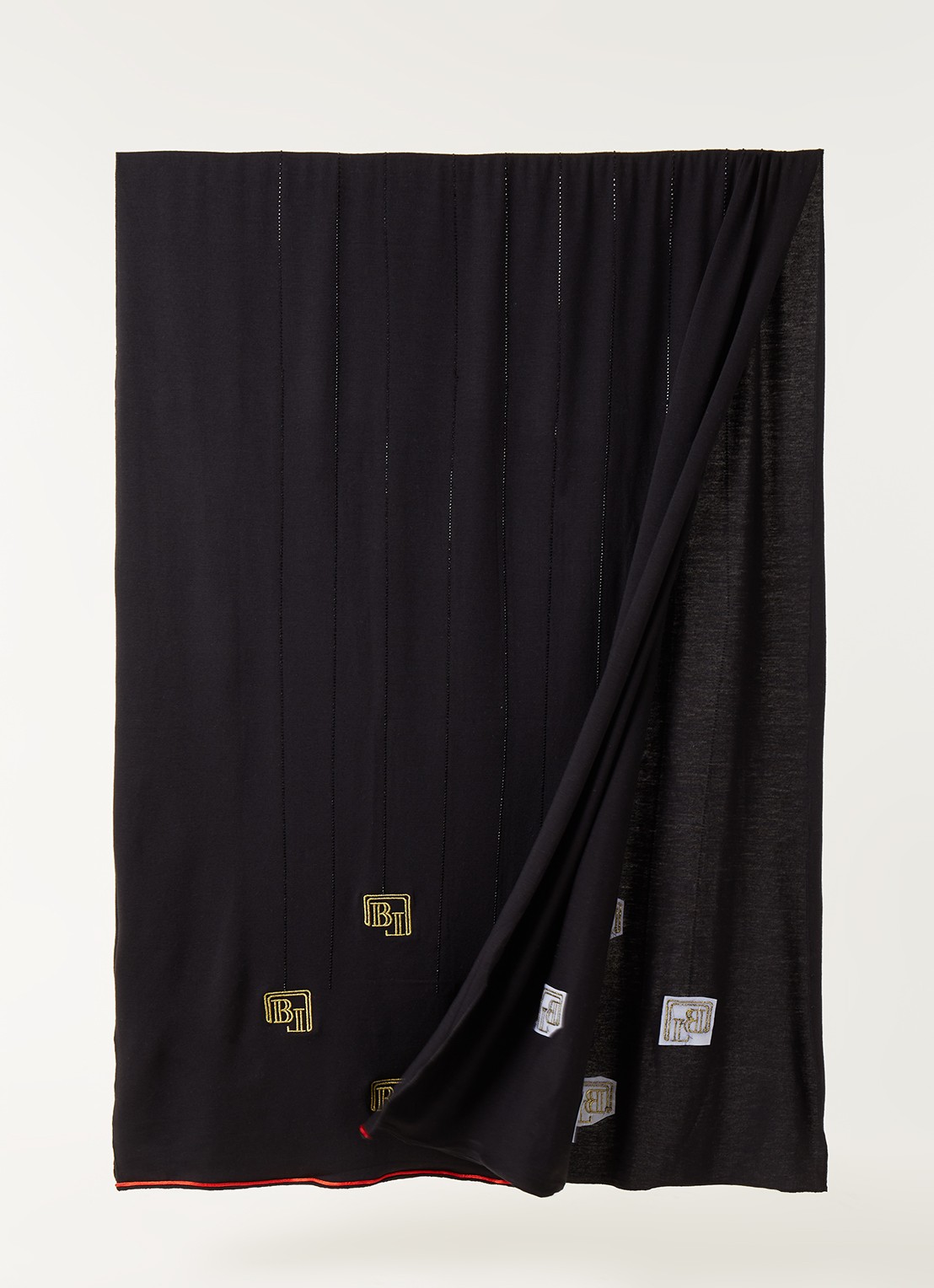 BYLIMA Ricamo sjaal met strass 200 x 75 cm - detail 3 black gold / goud
