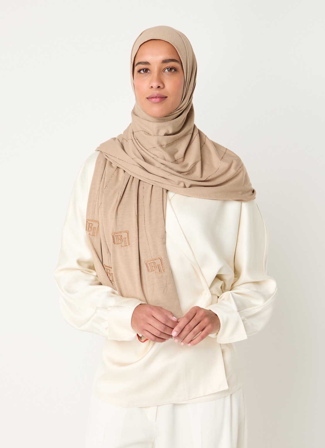 BYLIMA Ricamo sjaal met strass 200 x 75 cm - voorkant 4 beige