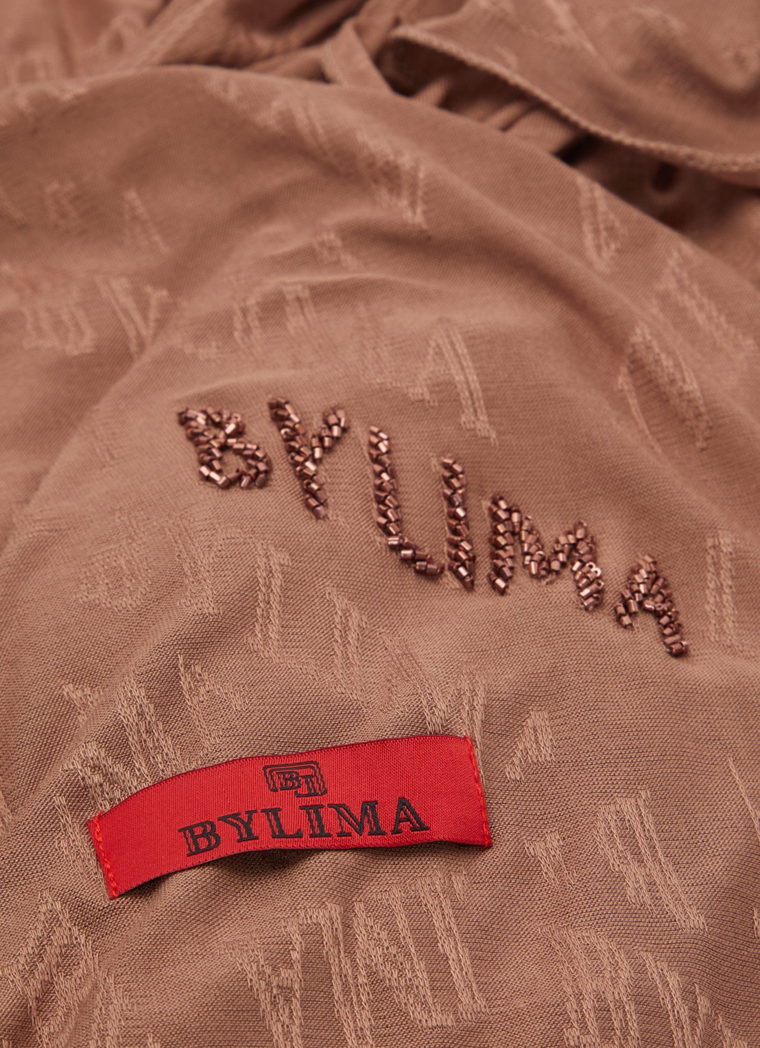 BYLIMA Typography sjaal met strass 200 x 75 cm - detail 2 lichtbruin