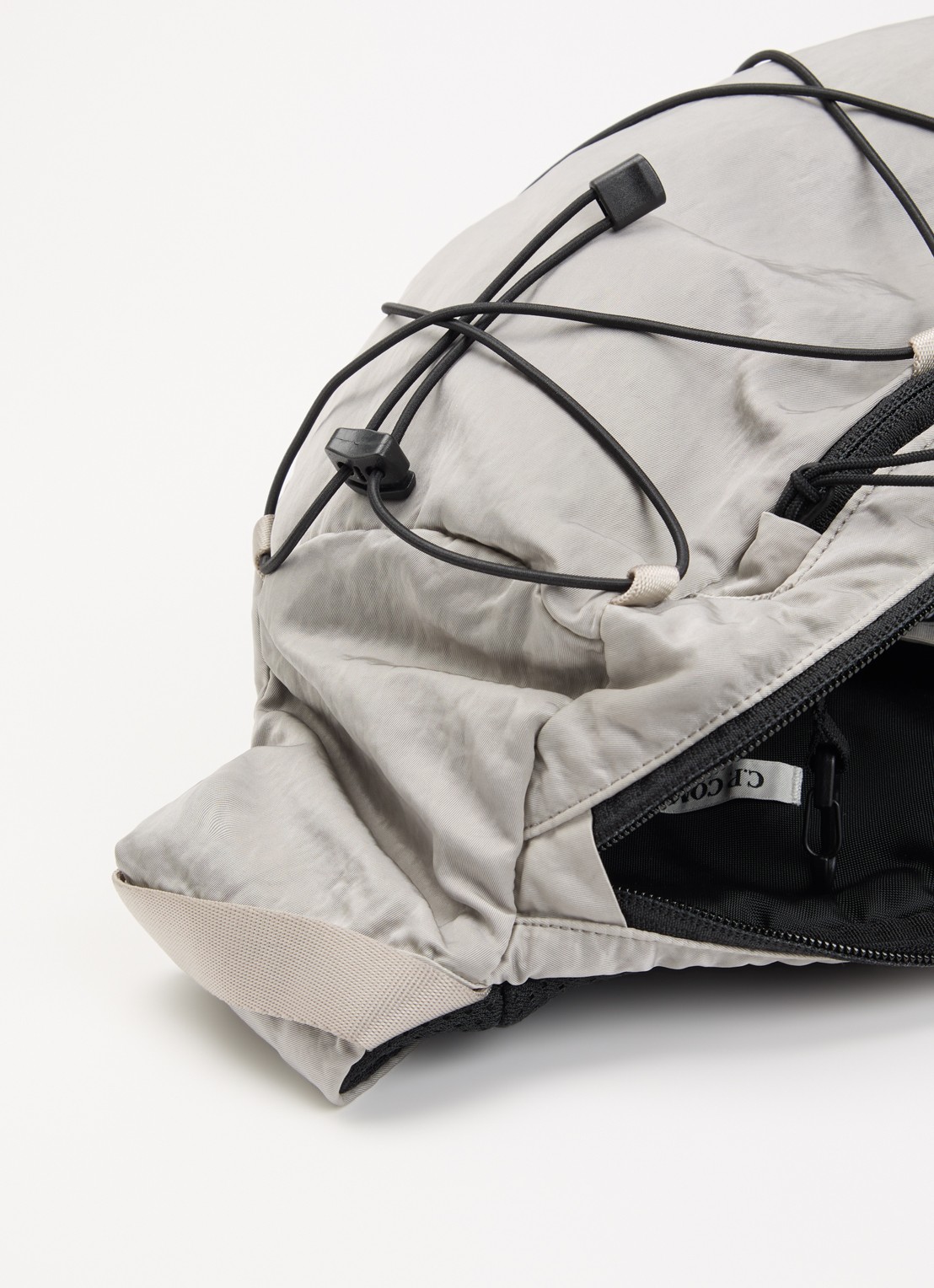 C.P. Company Crossbodytas met logo en verstelbare schouderriem - detail 2 grijs