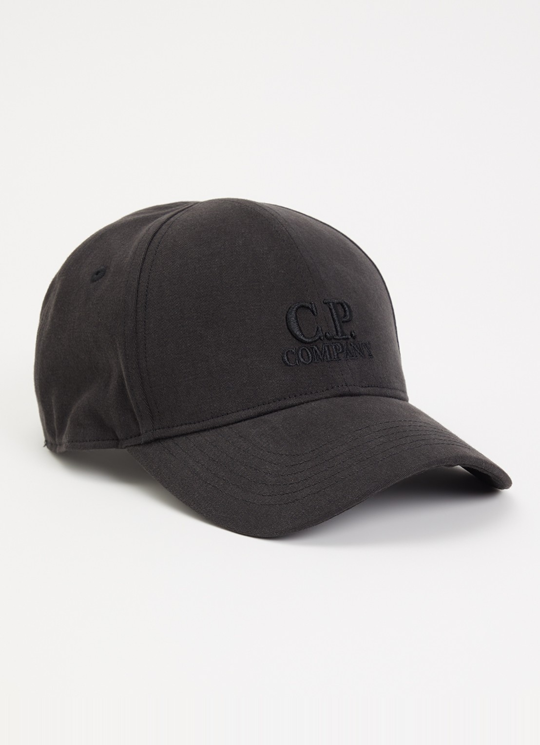 C.P. Company Gabardine pet met logoborduring - voorkant zwart