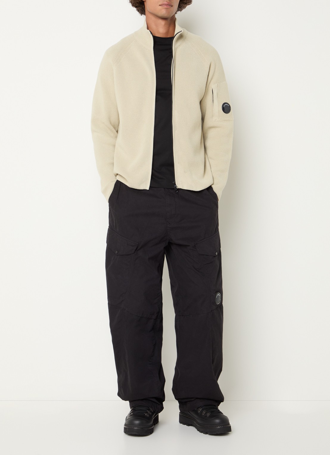 C.P. Company Grofgebreid vest met opstaande kraag - voorkant 2 beige