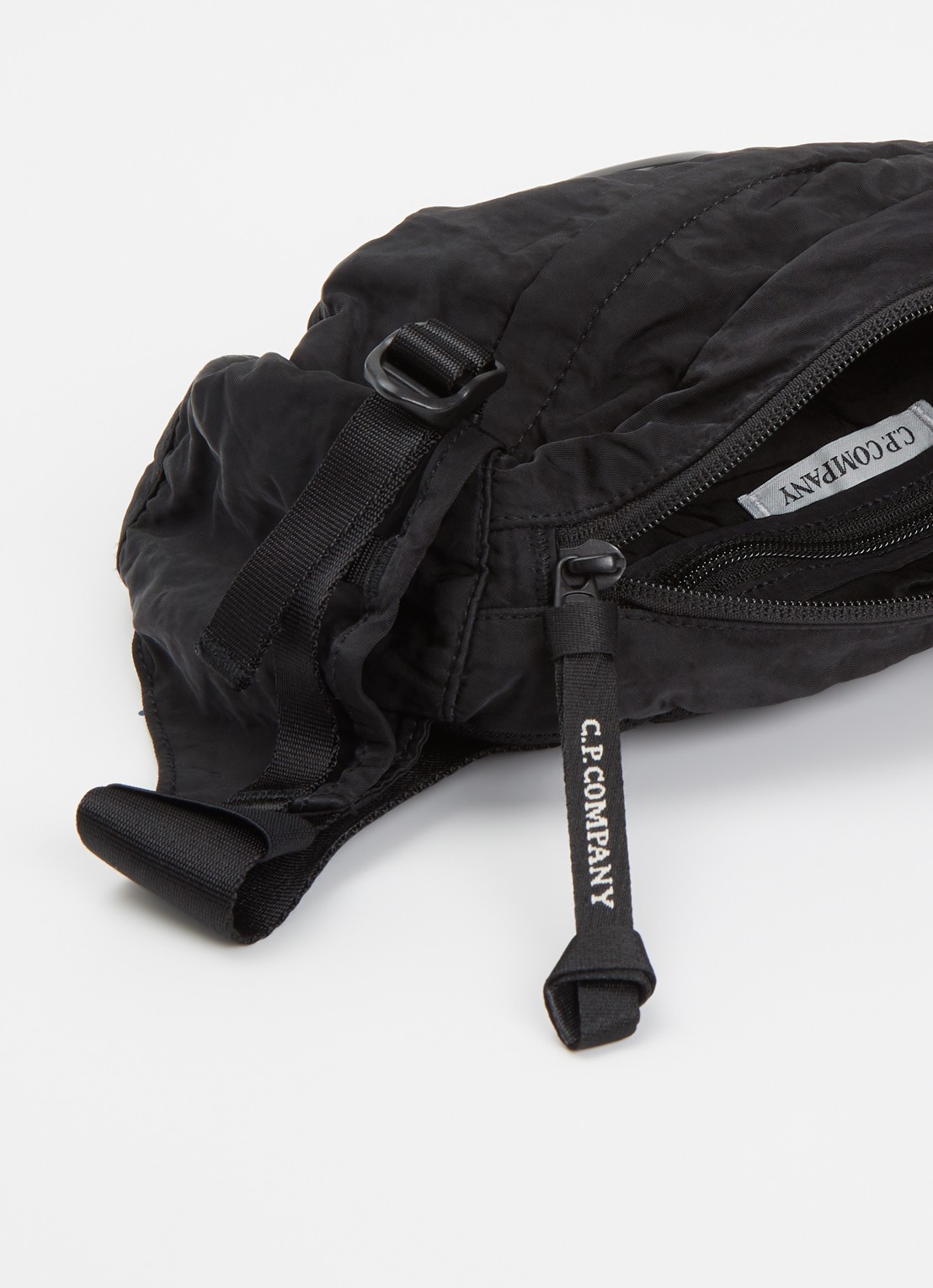 C.P. Company Heuptas met logo - detail zwart