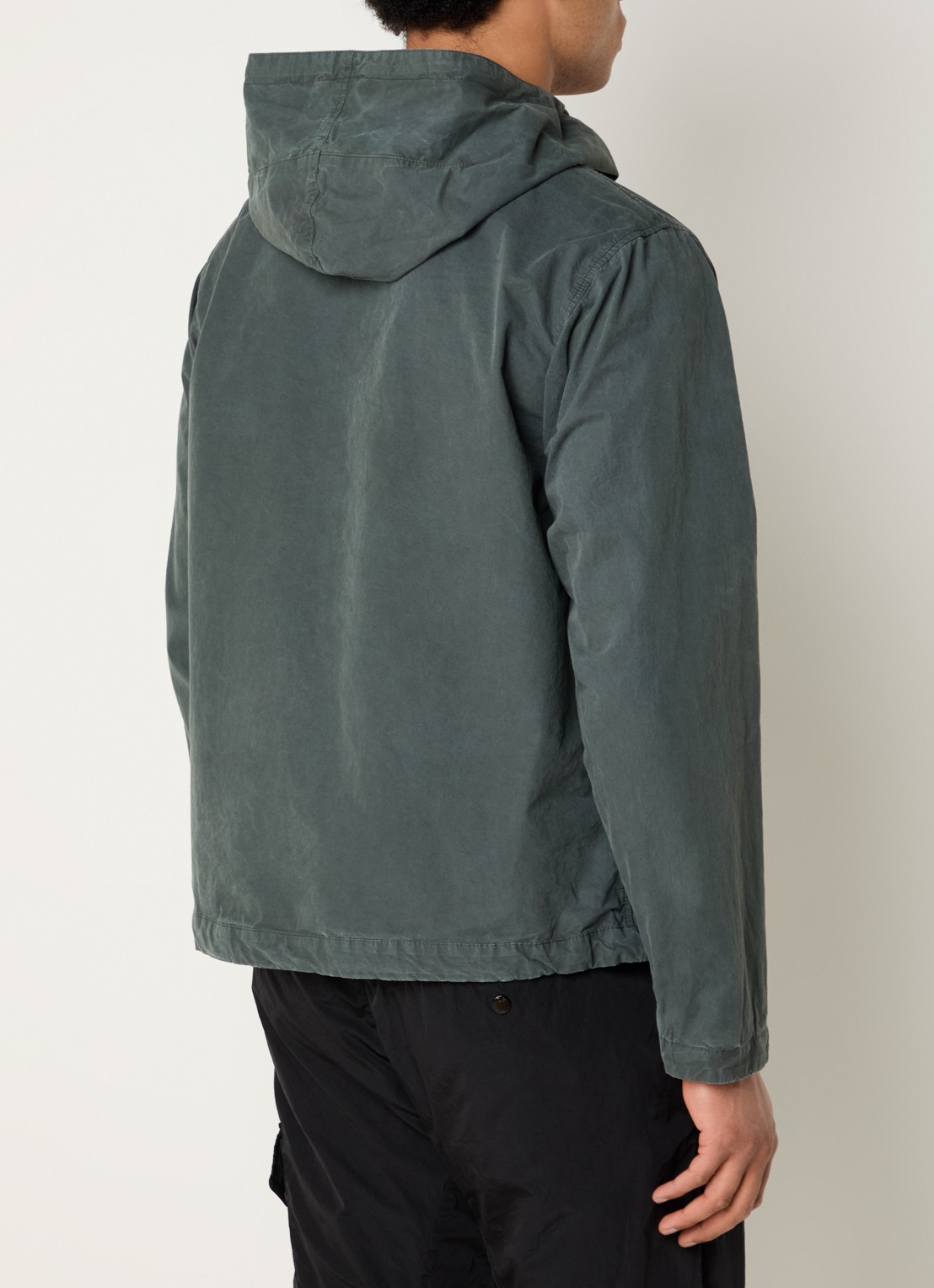 C.P. Company Jack met capuchon en steekzakken - achterkant olijfgroen