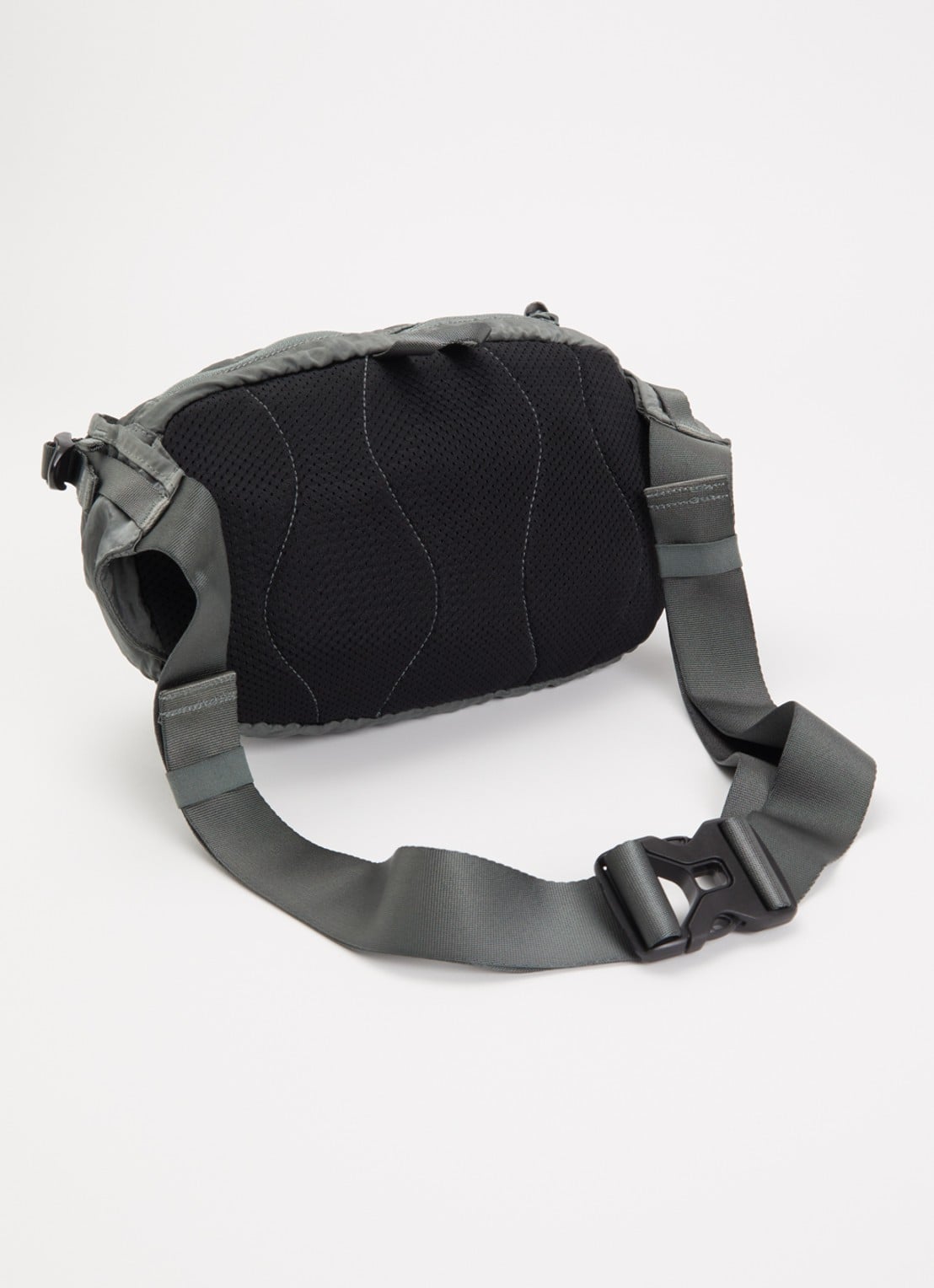 C.P. Company Nylon B Lens heuptas met logo - achterkant olijfgroen