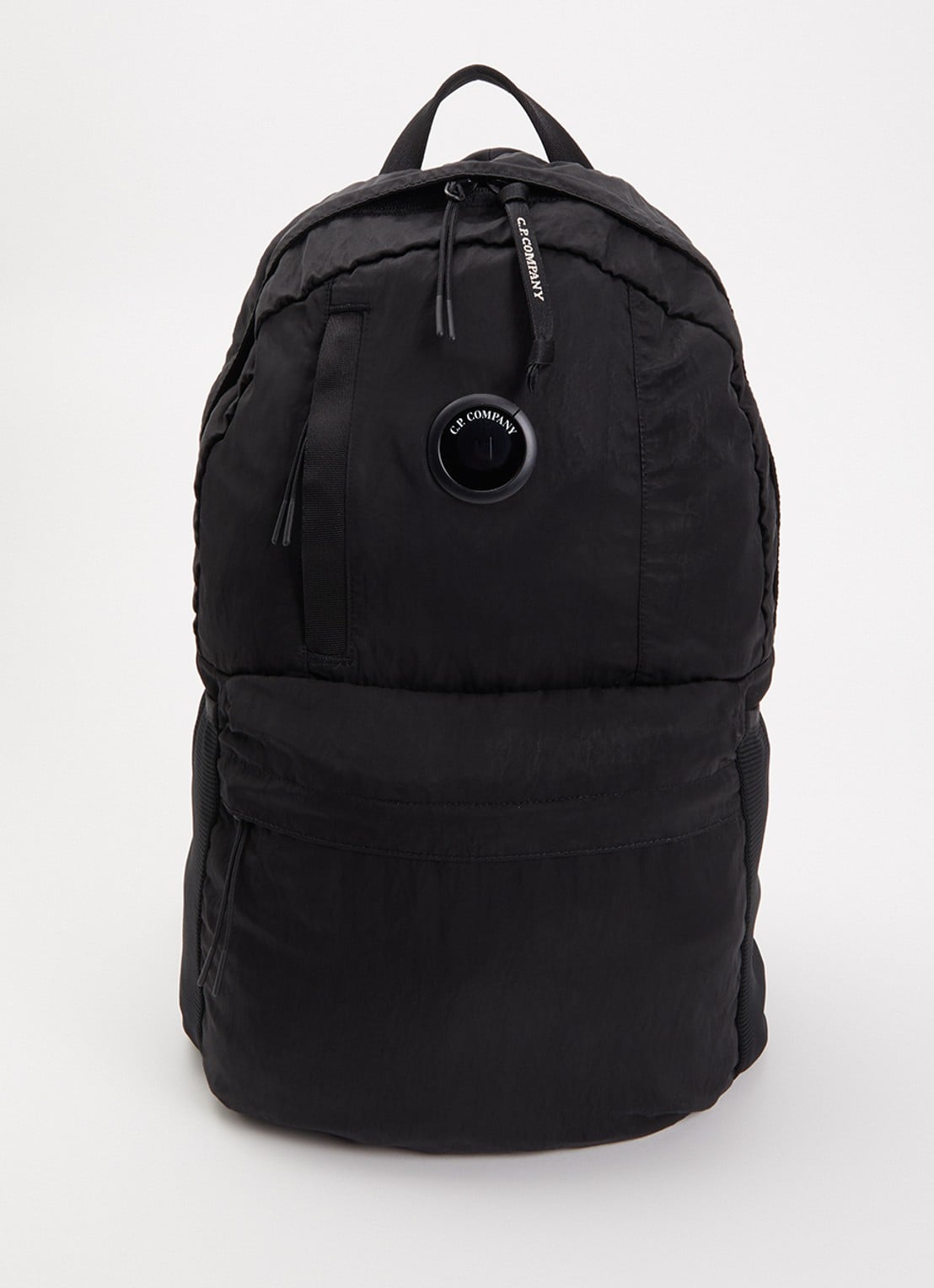 C.P. Company Nylon B Lens rugzak met logo en 12 inch laptopvak - voorkant zwart
