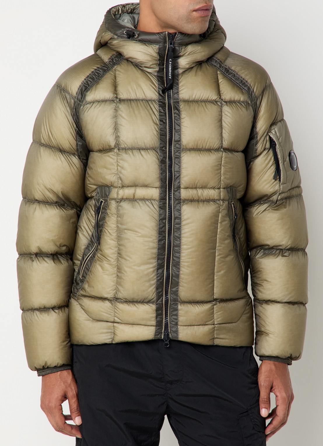 C.P. Company Puffer jack met donsvulling en logo - detail lindegroen