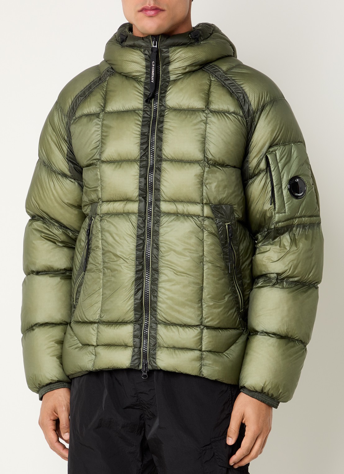C.P. Company Puffer jack met donsvulling en logo - detail mosgroen