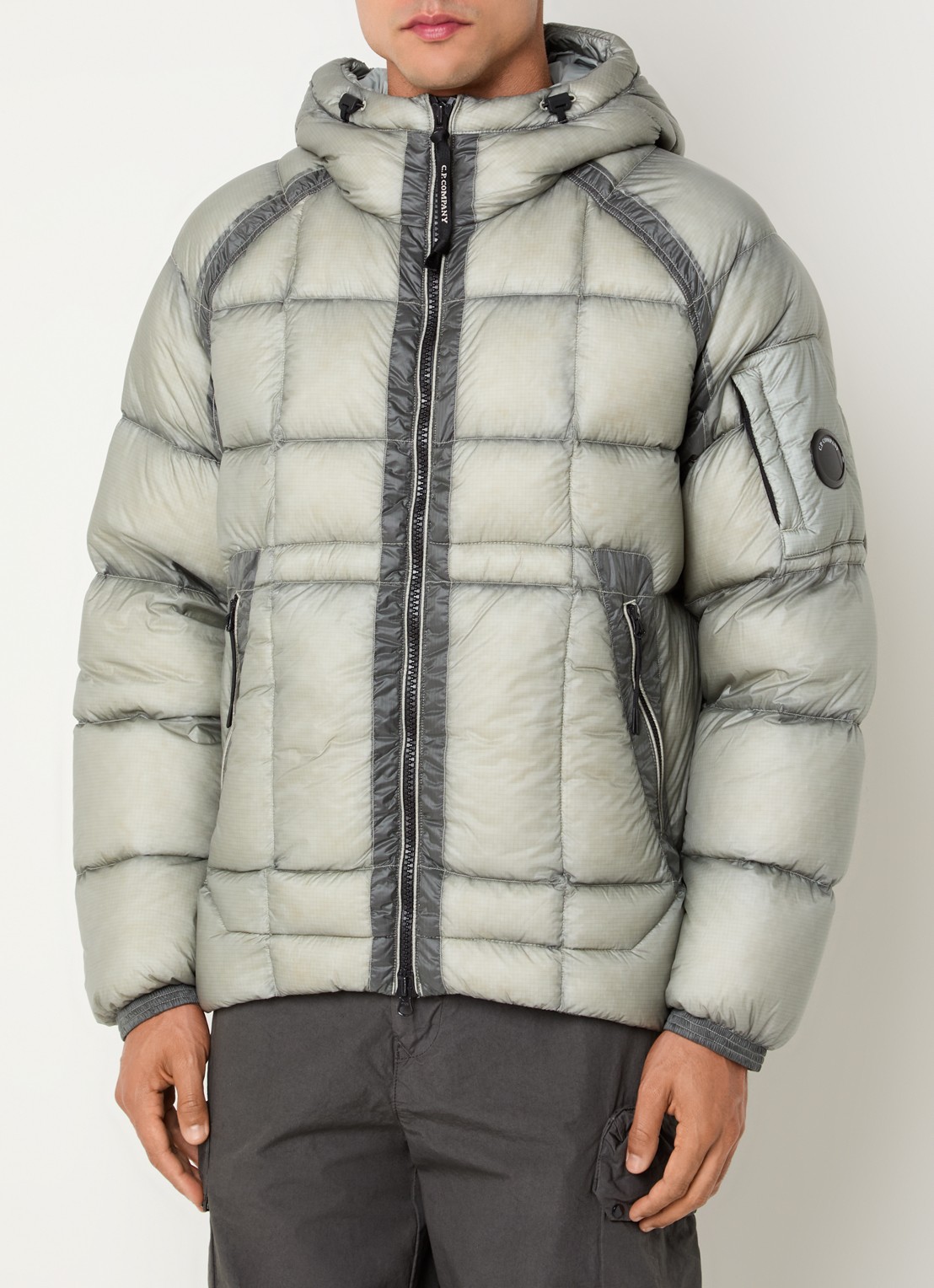 C.P. Company Puffer jack met ritszakken en capuchon - detail lindegroen