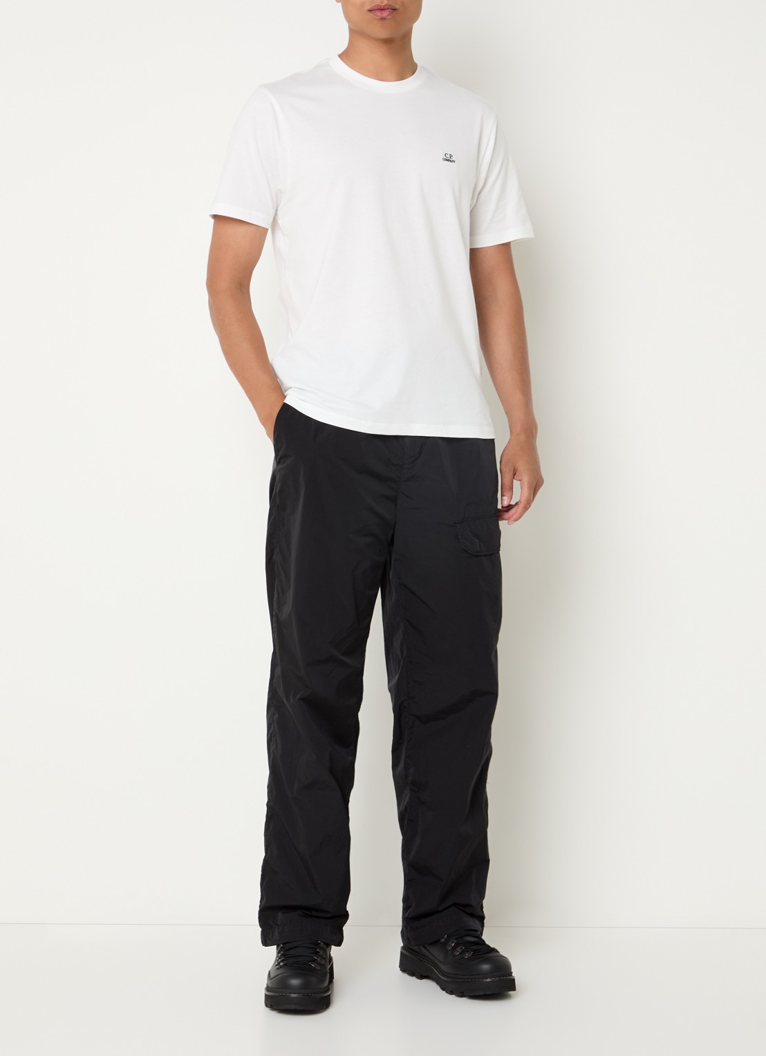 C.P. Company Straight fit cargobroek met logo - voorkant 2 zwart