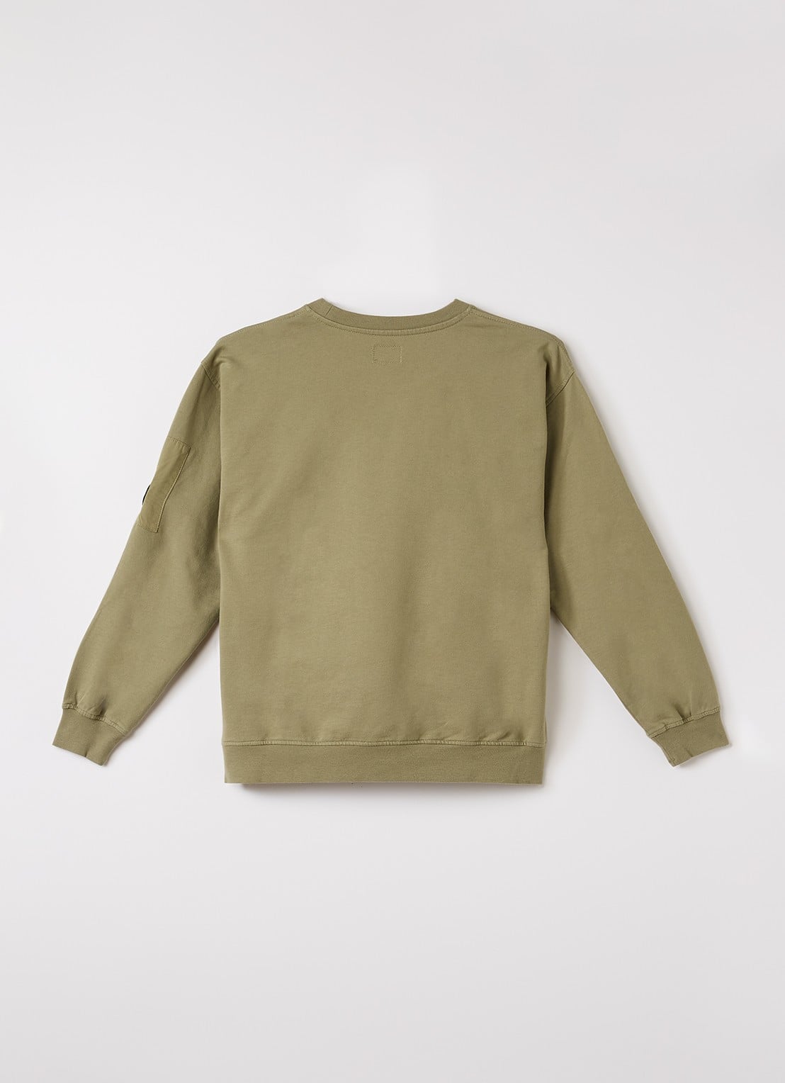 C.P. Company Sweater met logo en klepzak - voorkant 2 mosgroen