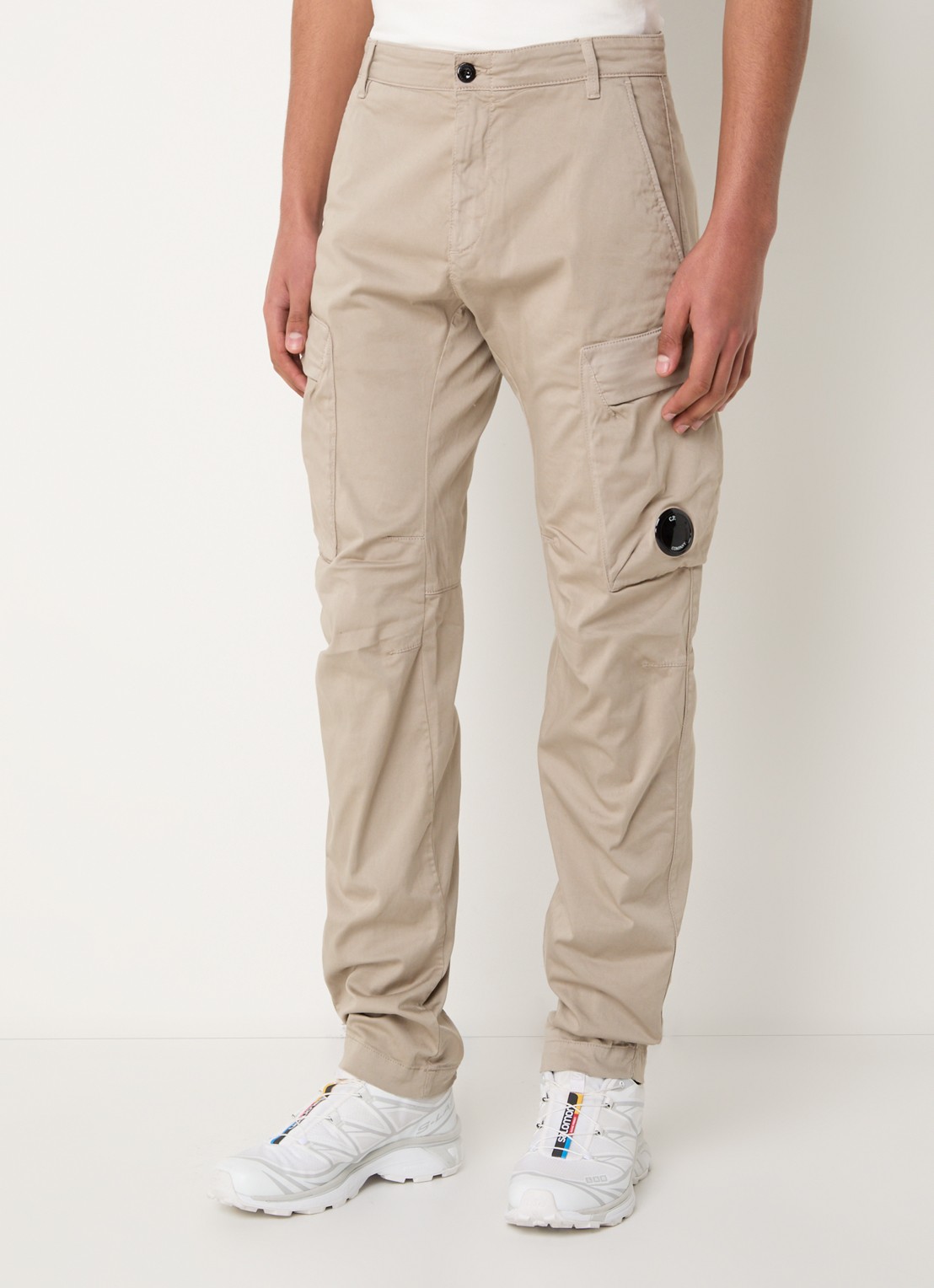 C.P. Company Tapered fit cargobroek met logo - detail 3 gebroken wit