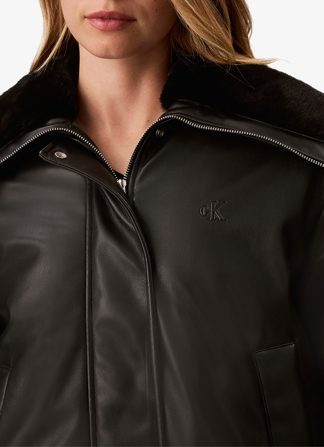 Calvin Klein Bomberjack met trompetmouw en imitatiebont - detail 4 zwart