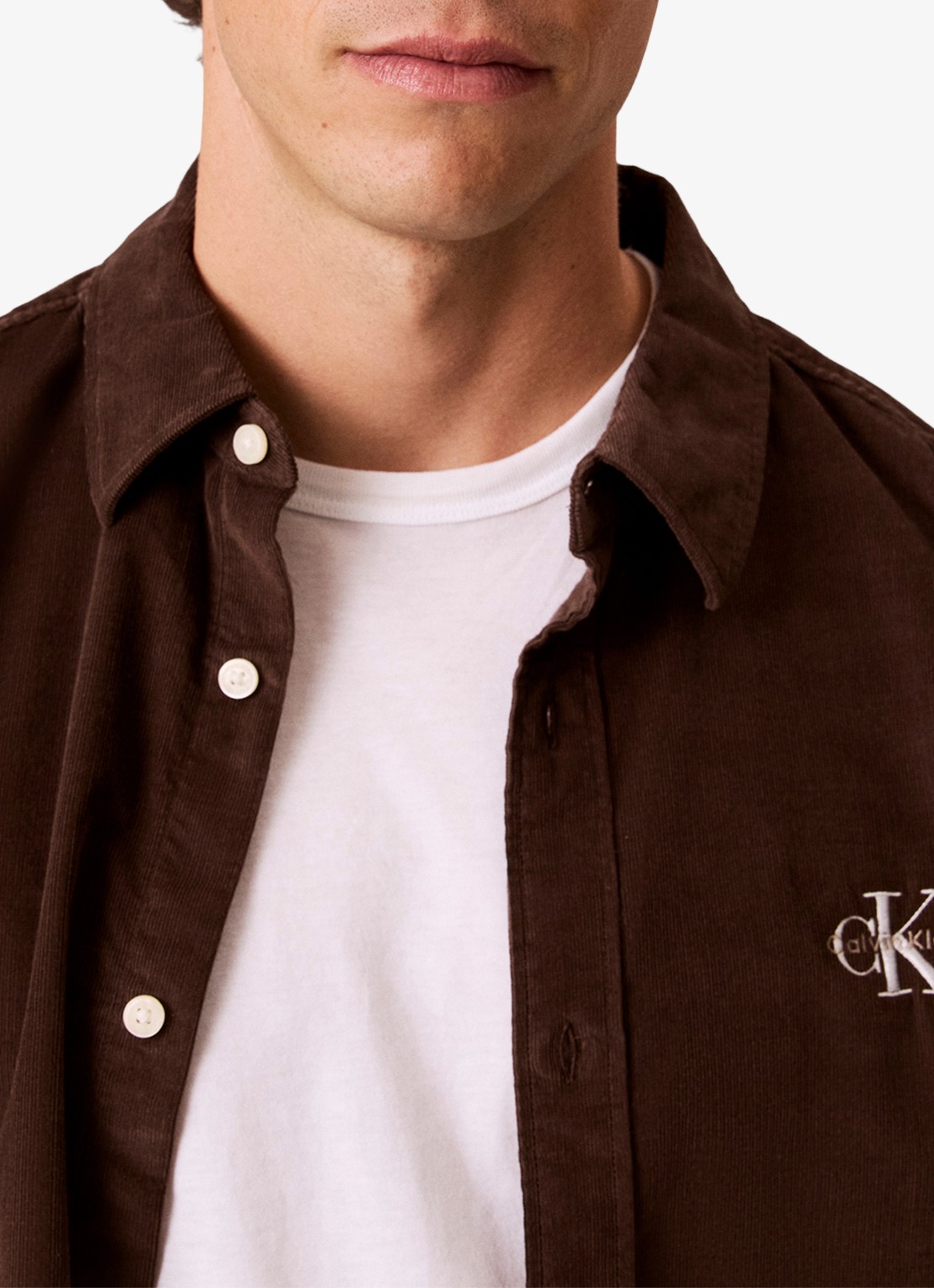 Calvin Klein Comfort fit overhemd van corduroy met borstzak - detail 2 kastanjebruin