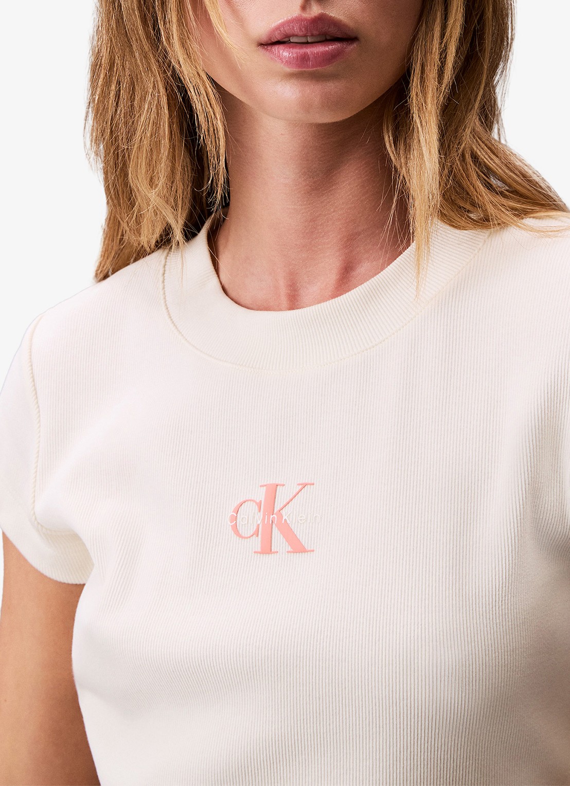 Calvin Klein Cropped T-shirt met logo - detail 2 beige