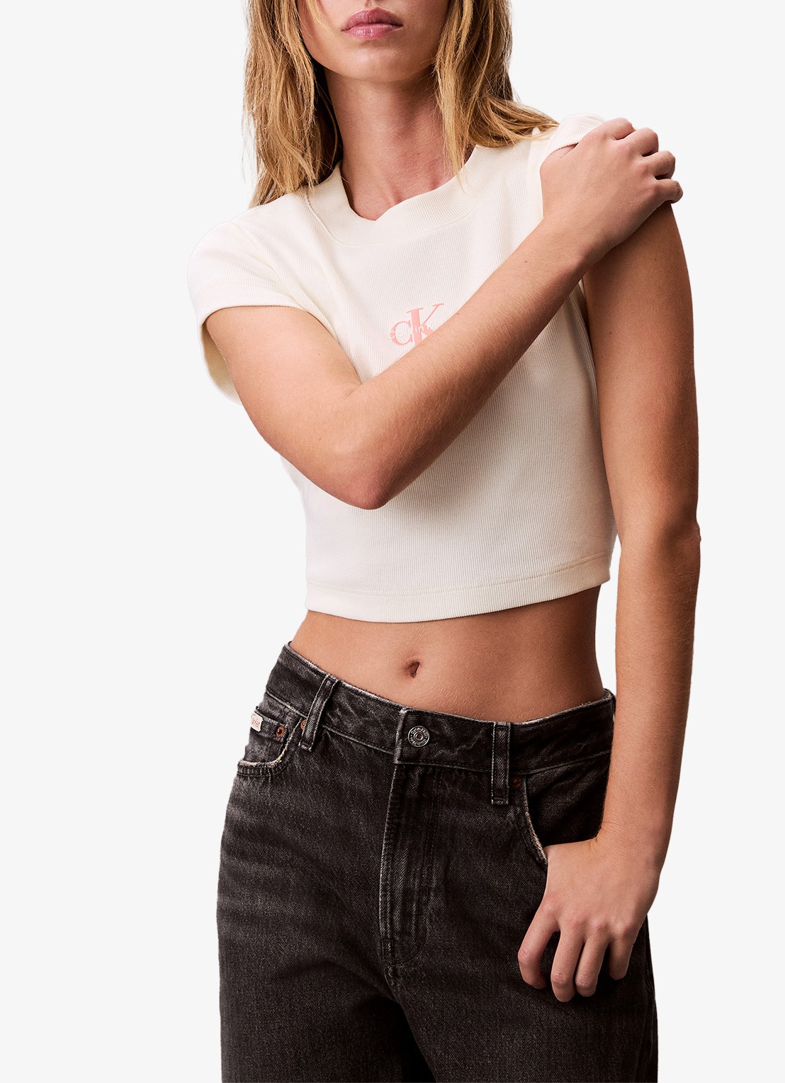 Calvin Klein Cropped T-shirt met logo - detail 3 beige