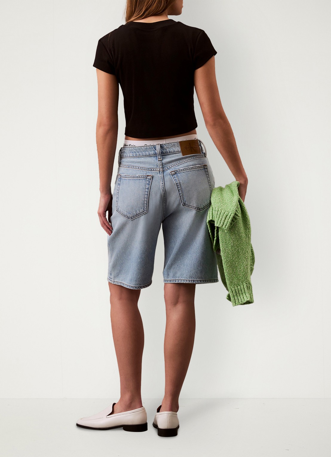 Calvin Klein Cropped T-shirt met logo - achterkant 7 zwart