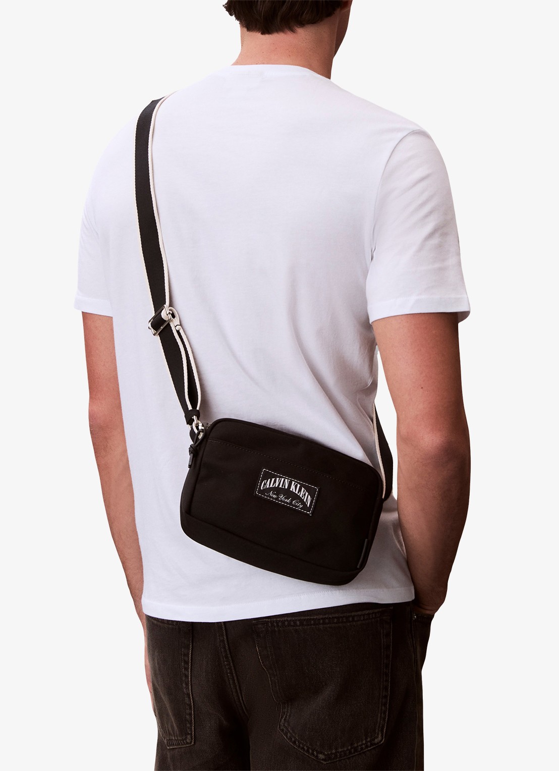 Calvin Klein Crossbodytas met logo en verstelbare schouderriem - voorkant 3 zwart