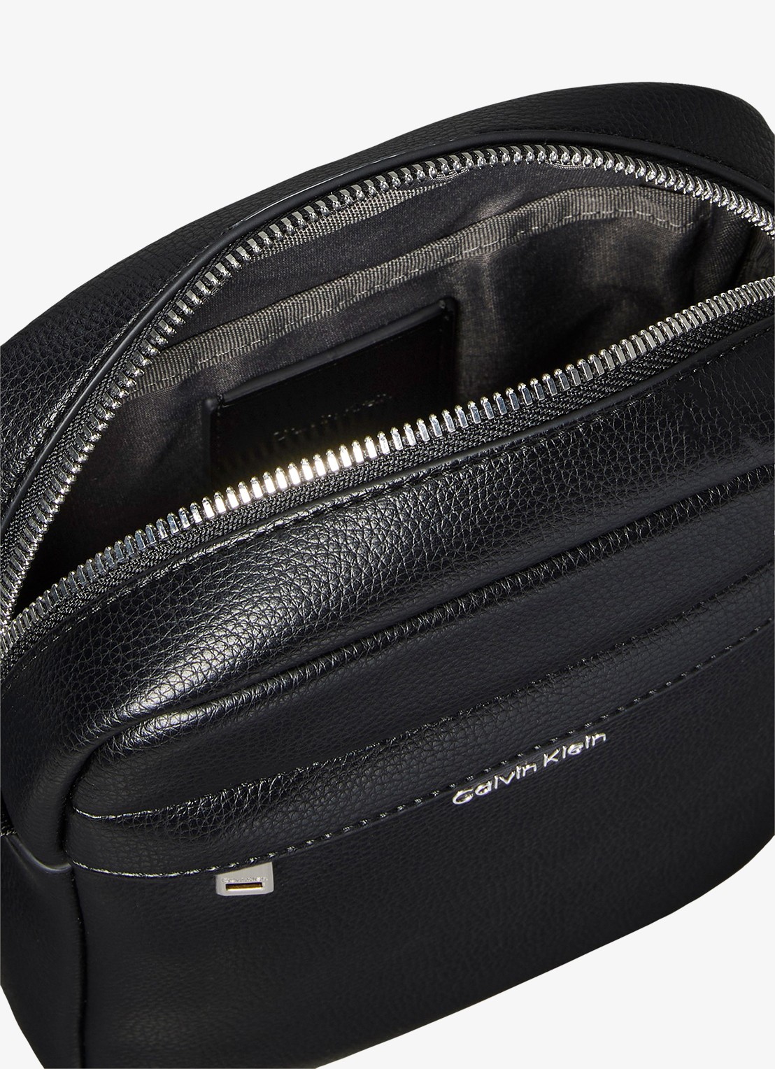 Calvin Klein Crossbodytas met verstelbare schouderriem en logo - detail 4 zwart