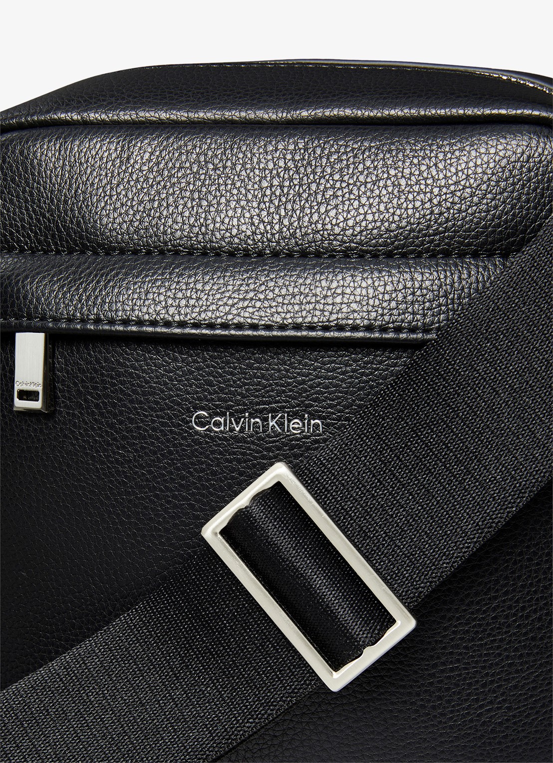 Calvin Klein Crossbodytas met verstelbare schouderriem en logo - detail 5 zwart