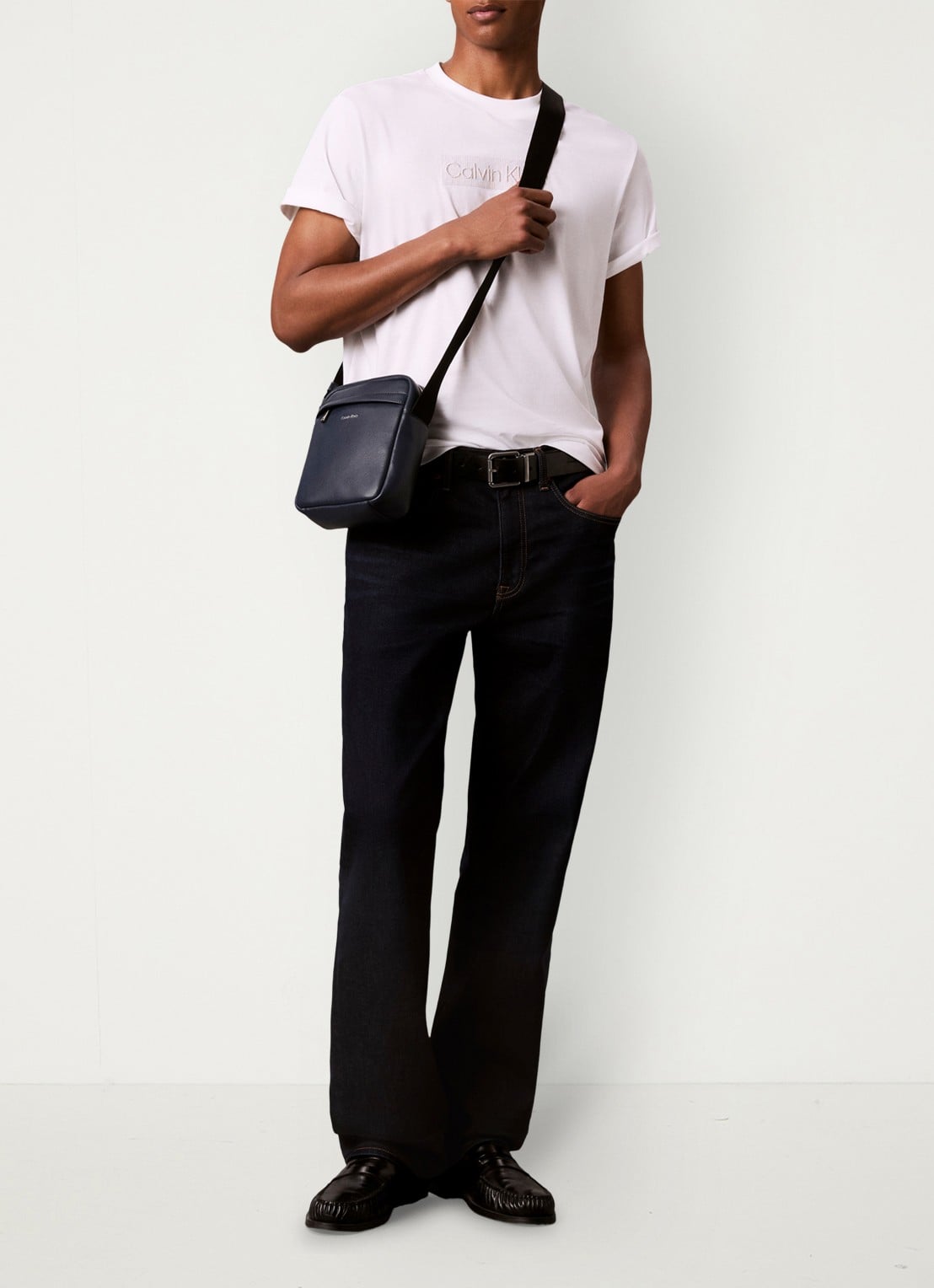 Calvin Klein Crossbodytas met verstelbare schouderriem en logo - voorkant 2 blue nights-cci