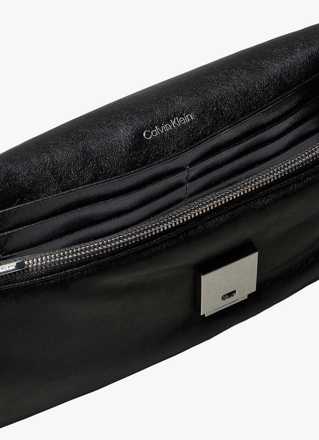 Calvin Klein Gewatteerde clutch met verstelbare schouderriem  - detail zwart