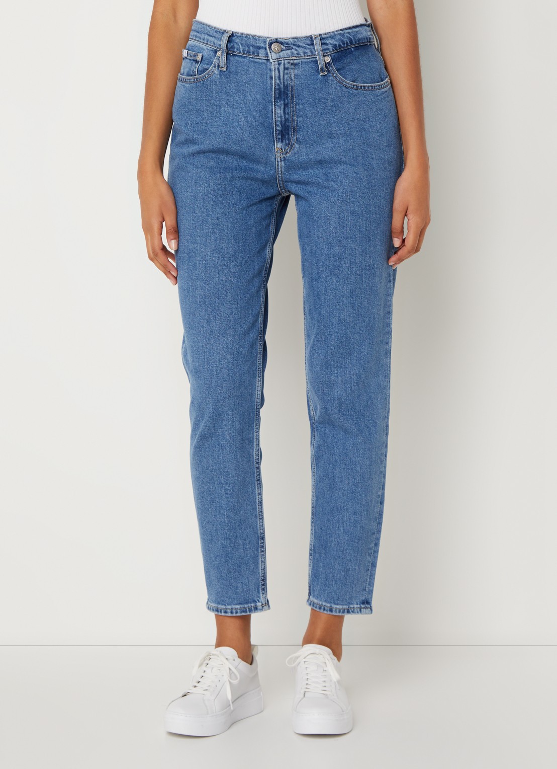 Calvin Klein High waist cropped mom jeans met medium wassing - detail 4 indigo